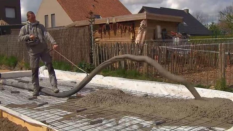 Hoe giet je een betonplaat?