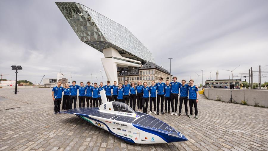 Innoptus Solar Team onthult tiende zonneauto