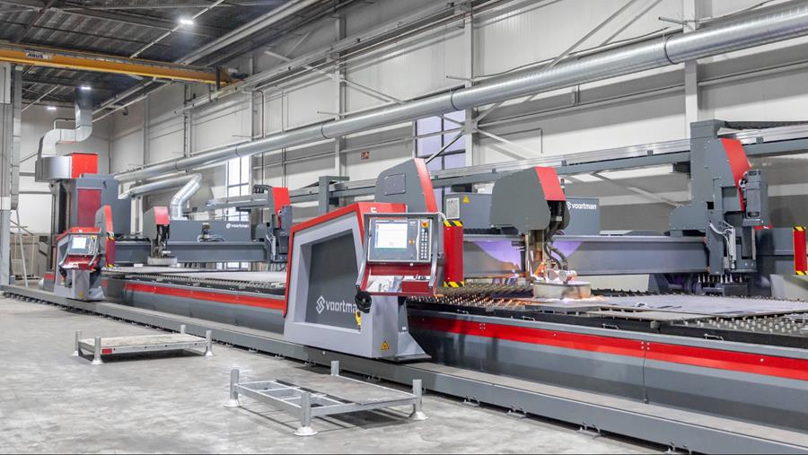 Une machine à usiner les tôles all-in-one pour la découpe, le perçage et le marquage