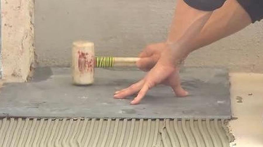 Comment carreler un sol?